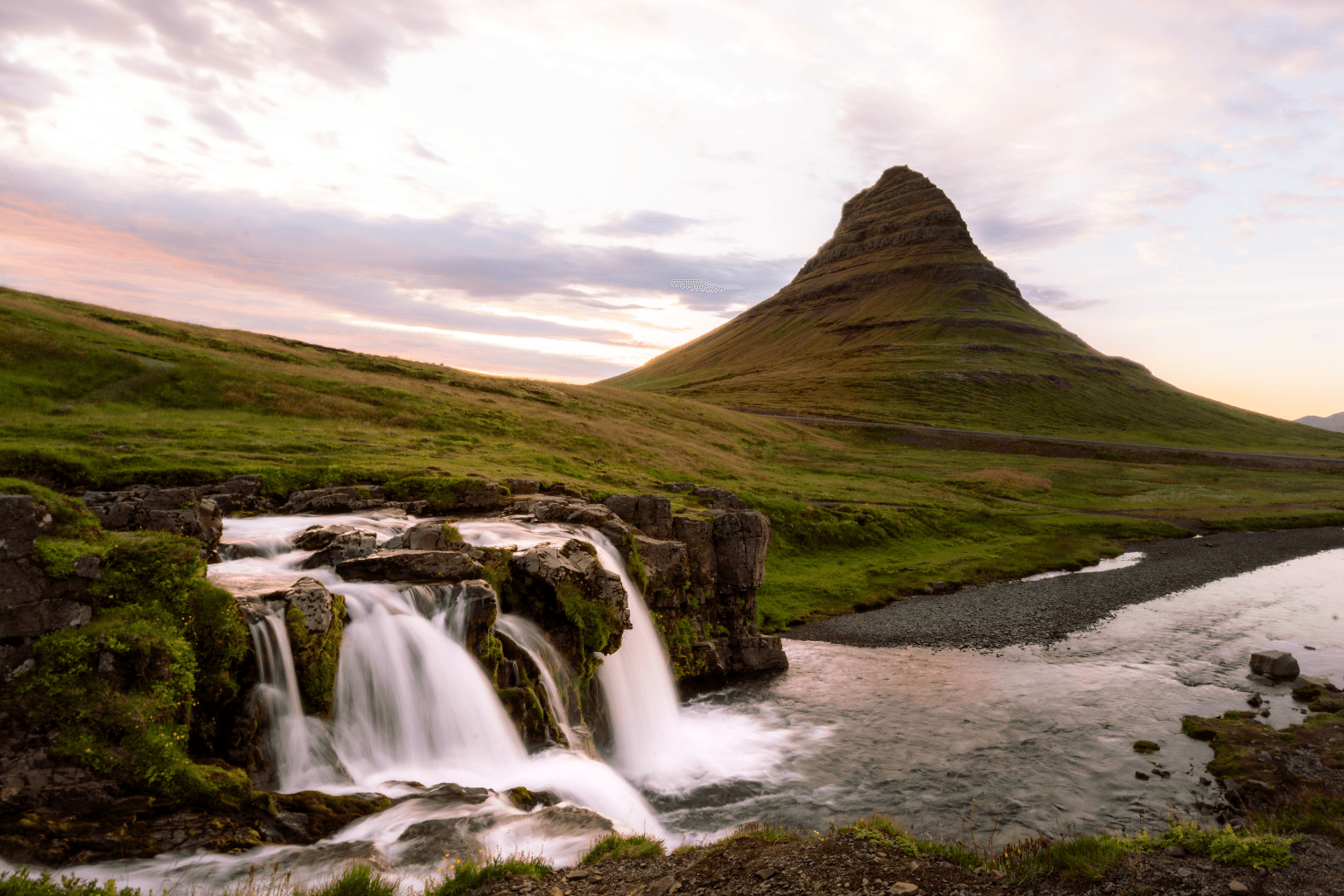 Midnight Sun Season in Iceland: Private Hot Springs, Puffin Cliffs and Crypto-Friendly Lodges