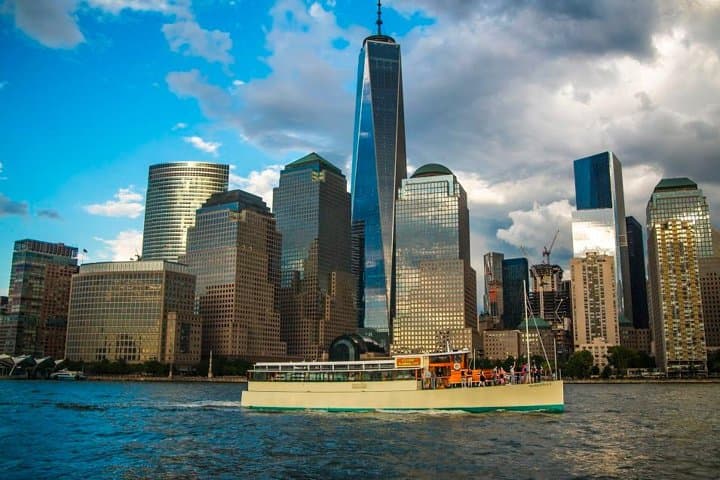 Manhattan Architecture Yacht Cruise - Image 3