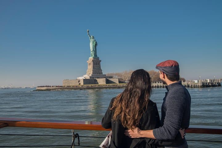 Manhattan Architecture Yacht Cruise - Image 4